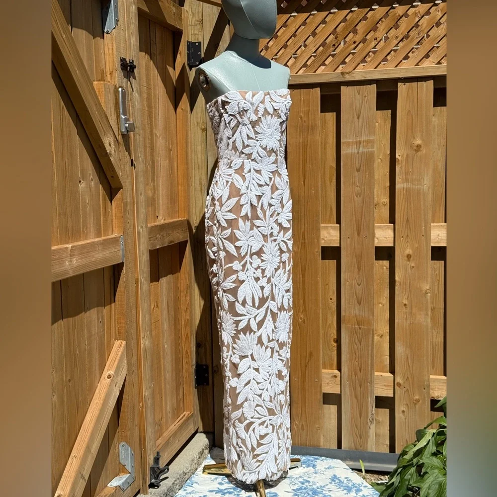 🆕 BRONX & BANCO 🧿 NWOT Dahlia Gown, White Sequin Floral Gown - Sz L US 8